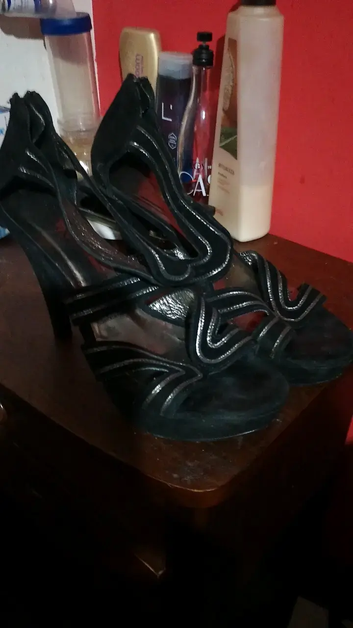Sandalias de tacón negras elegantes para mujer