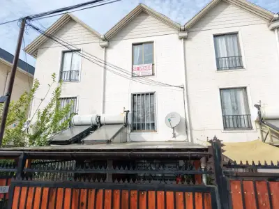 Casa en venta con paneles solares y patio amplio - miniatura 1