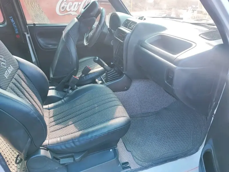 Camioneta SUV 4x4 blanca en buen estado - 5