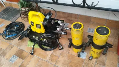 Bomba hidráulica Enerpac ZU4 con cilindros - miniatura 1