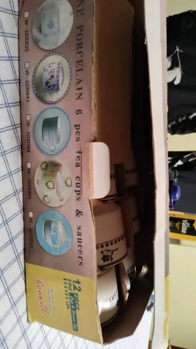 Juego de tazas de té con platillos de porcelana floral - miniatura 2