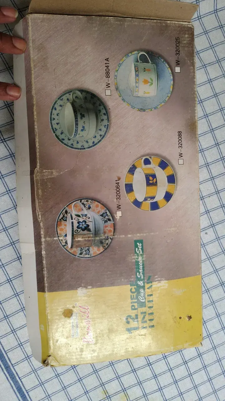 Juego de tazas de té con platillos de porcelana floral - 3
