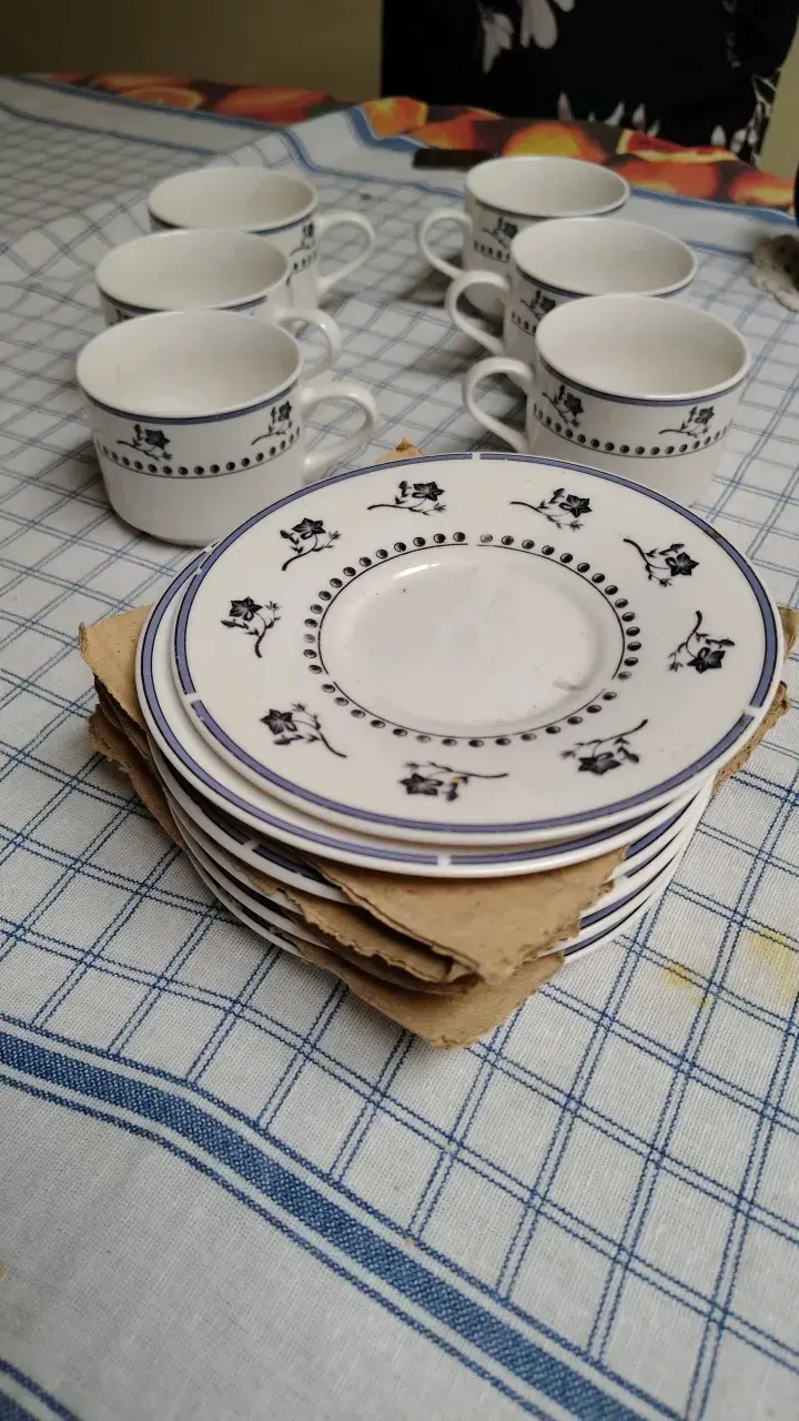 Juego de tazas de té con platillos de porcelana floral - 4
