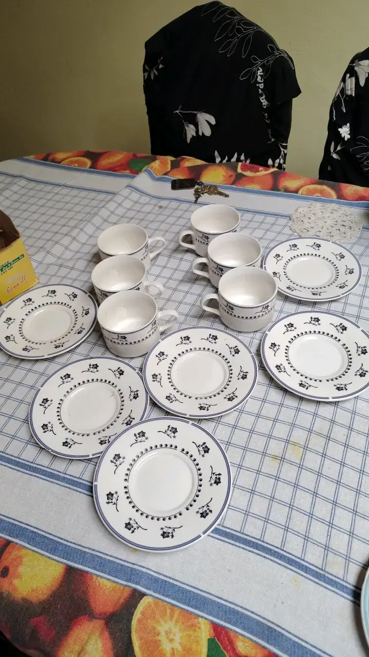 Juego de tazas de té con platillos de porcelana floral - 5
