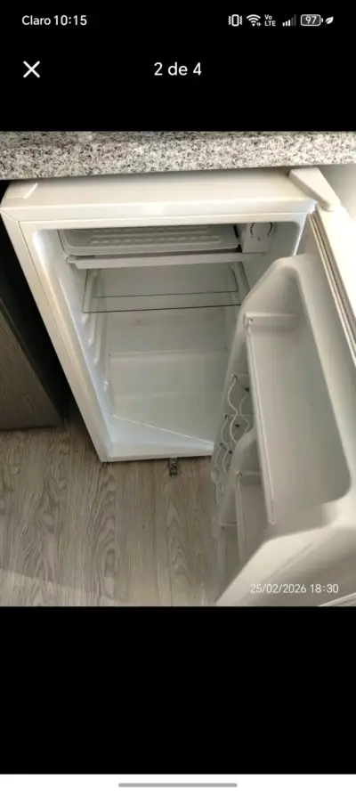 Refrigerador compacto Galanz eficiente - miniatura 2