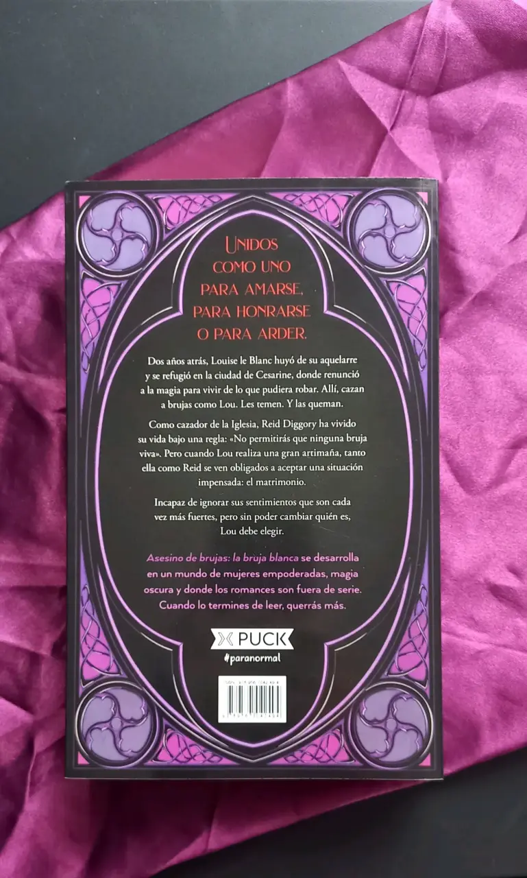 Libro 'Asesino de Brujas: La Bruja Blanca' / Shelb - 2