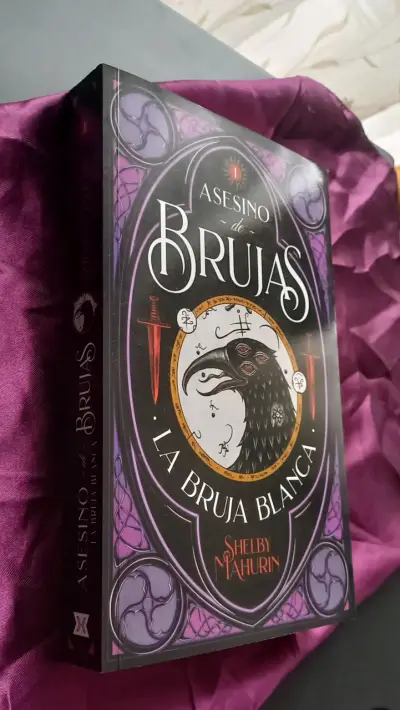 Libro 'Asesino de Brujas: La Bruja Blanca' / Shelb - miniatura 3