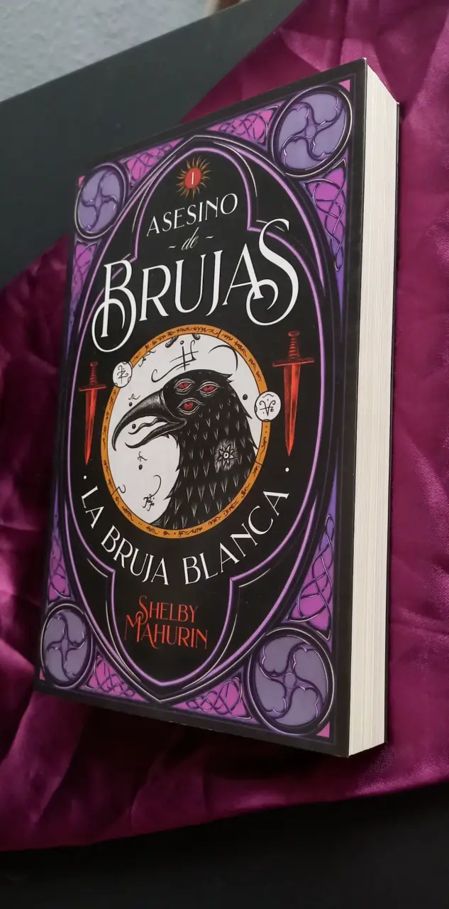 Libro 'Asesino de Brujas: La Bruja Blanca' / Shelb - 4