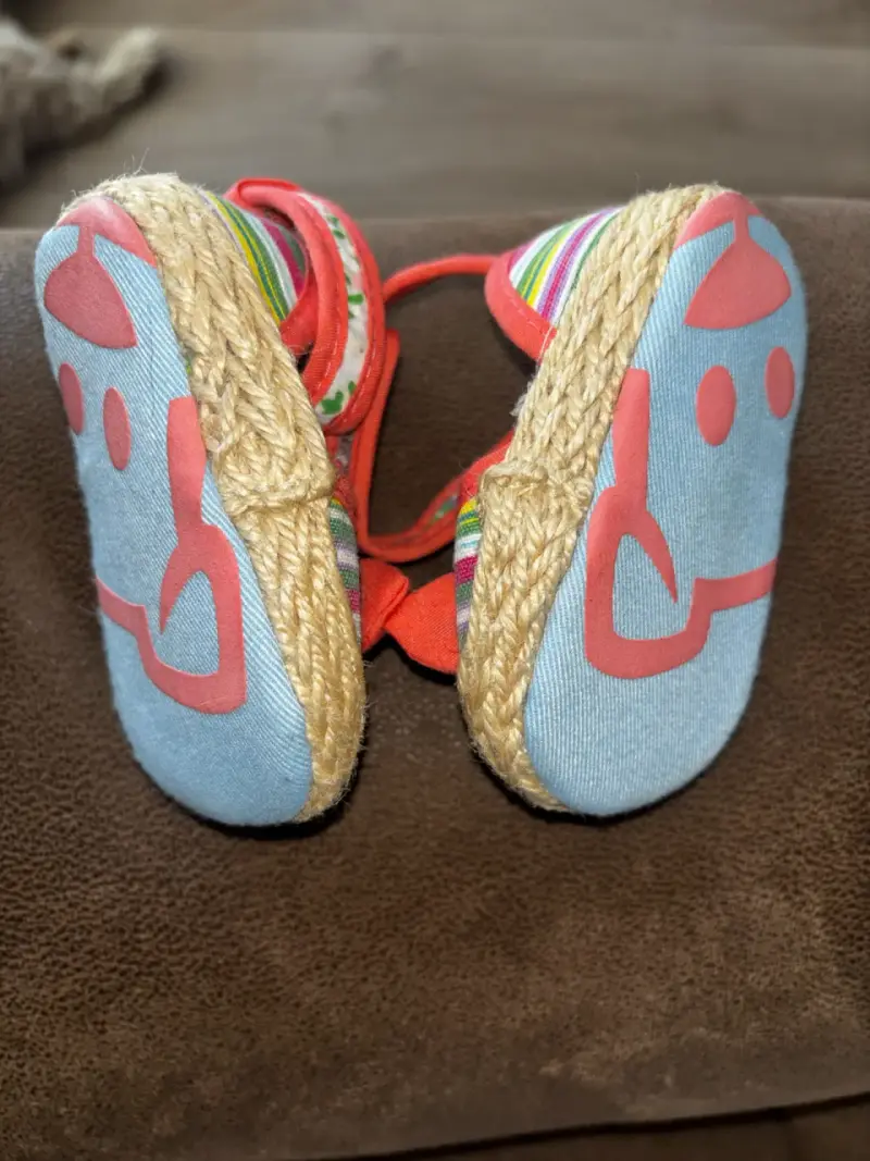Sandalias de bebé coloridas con lazo - 2