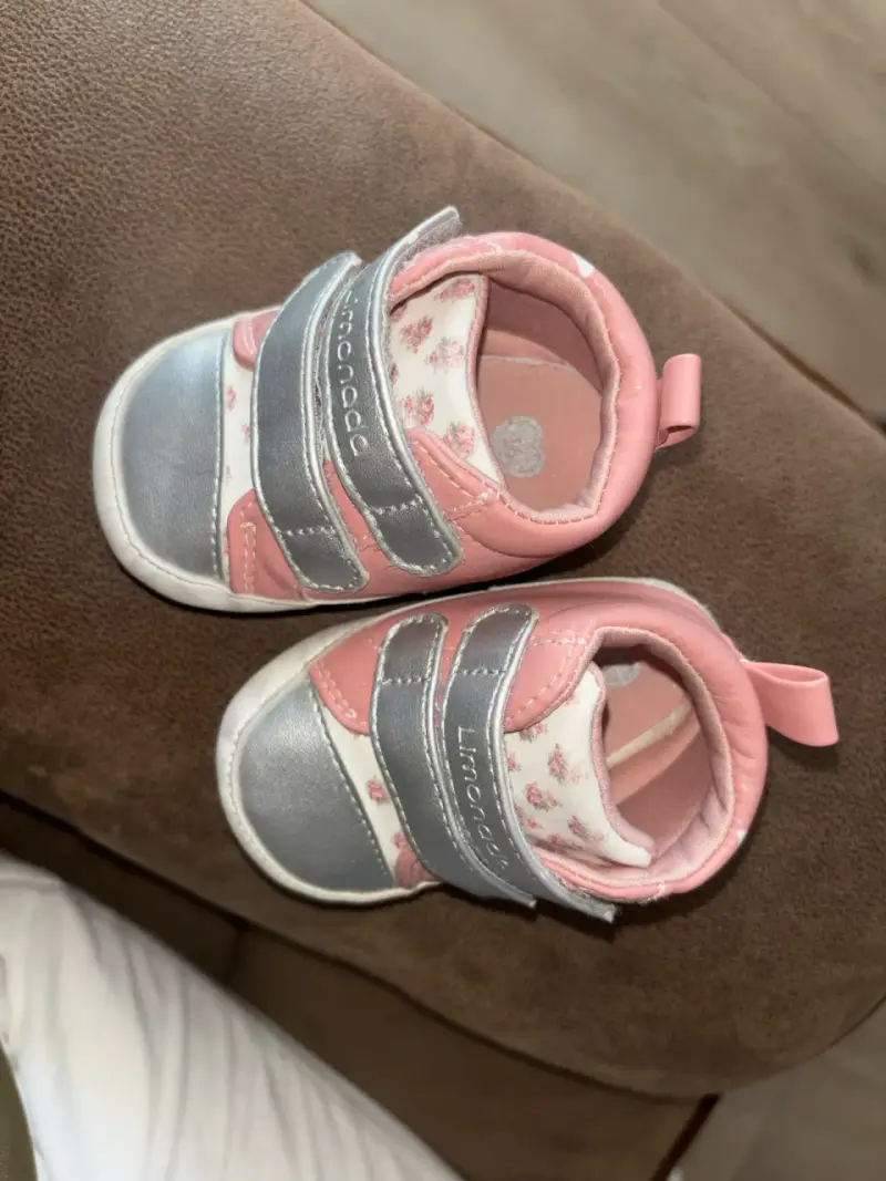 Zapatillas de bebé rosadas con diseño de conejo - 2