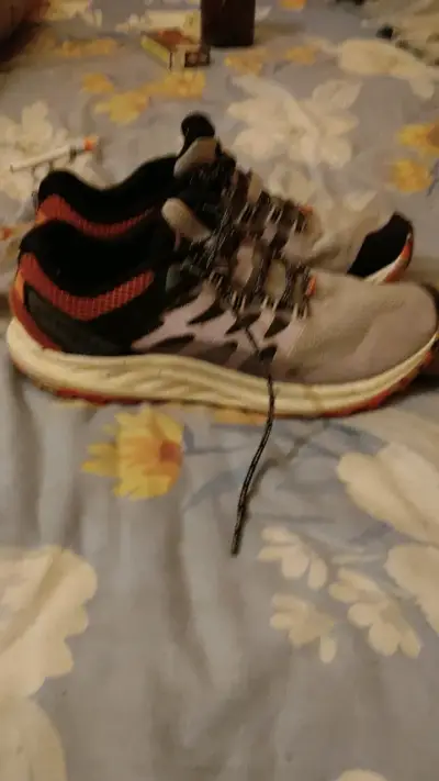 Zapatillas deportivas para hombre en buen estado - miniatura 1
