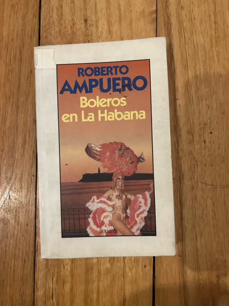 Libro 'Boleros en La Habana' de Roberto Ampuero
