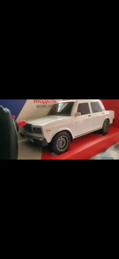 Auto a escala Lada clásico blanco - miniatura 1