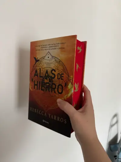 Libro 'Alas de Hierro' de Rebecca Yarros - miniatura 1