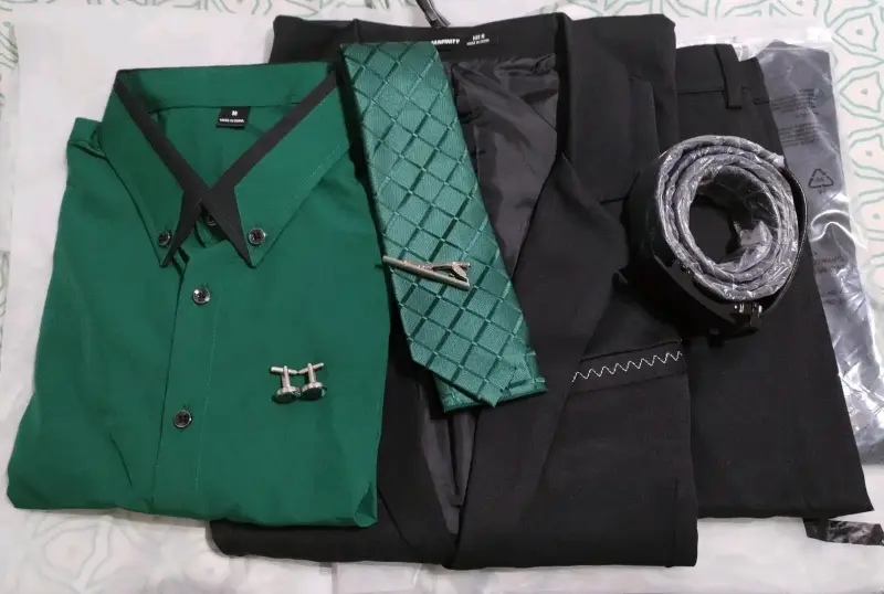 Conjunto formal para hombre con camisa verde y corbata - 1