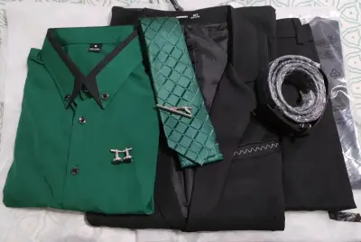 Conjunto formal para hombre con camisa verde y corbata - miniatura 1