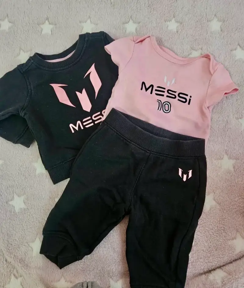Conjunto de ropa infantil Messi negro y rosado