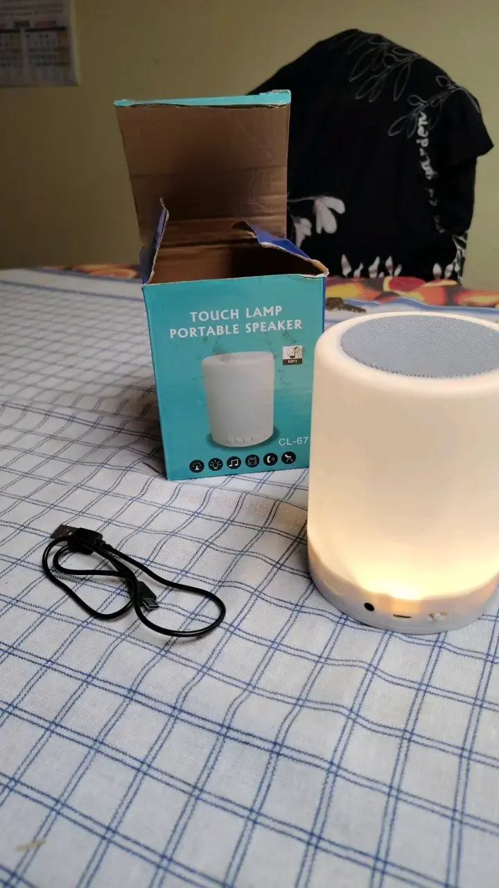 Lámpara táctil con parlante portátil CL-67
