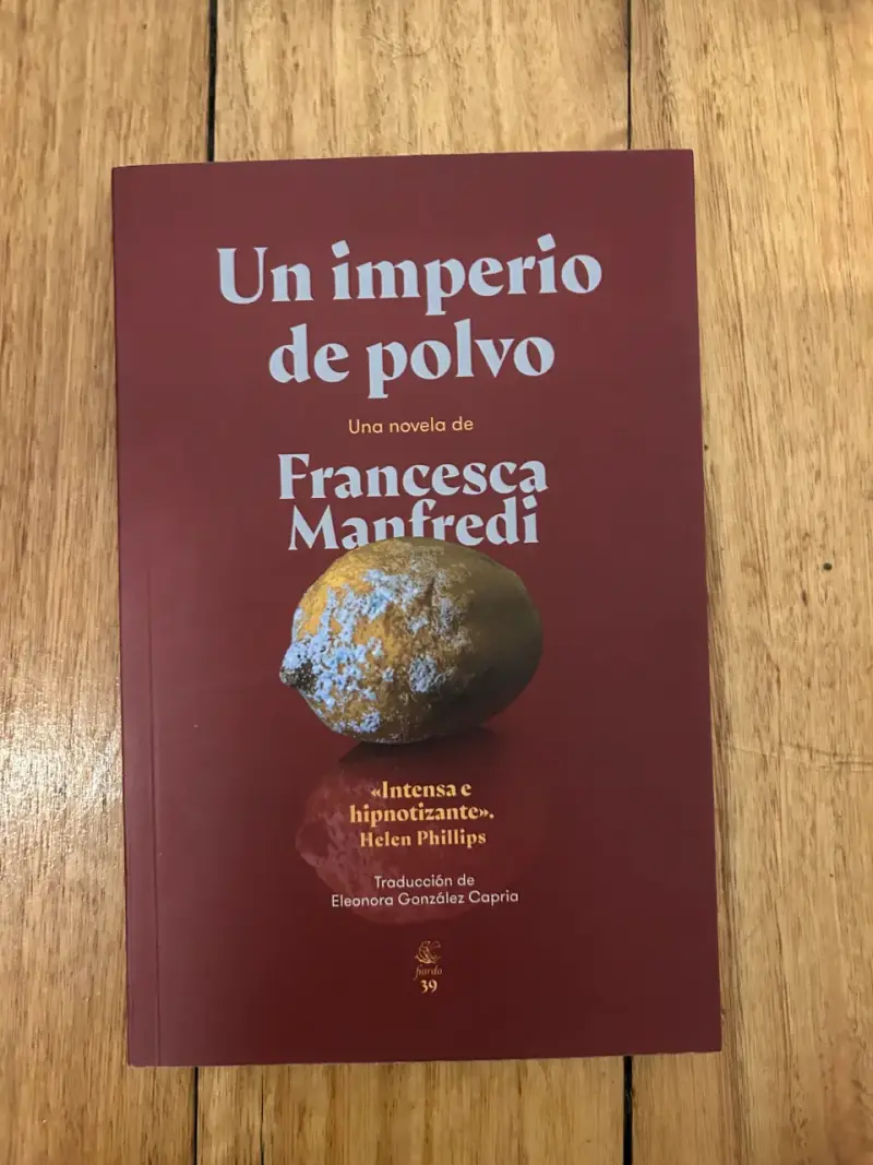 Libro 'Un imperio de polvo' de Francesca Manfredi
