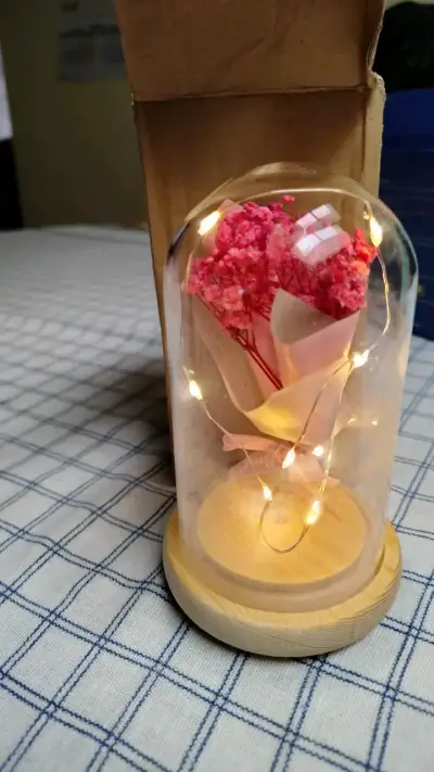 Lámpara decorativa con flores y luces LED - miniatura 4