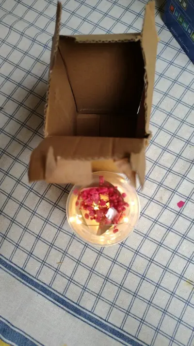 Lámpara decorativa con flores y luces LED - miniatura 5