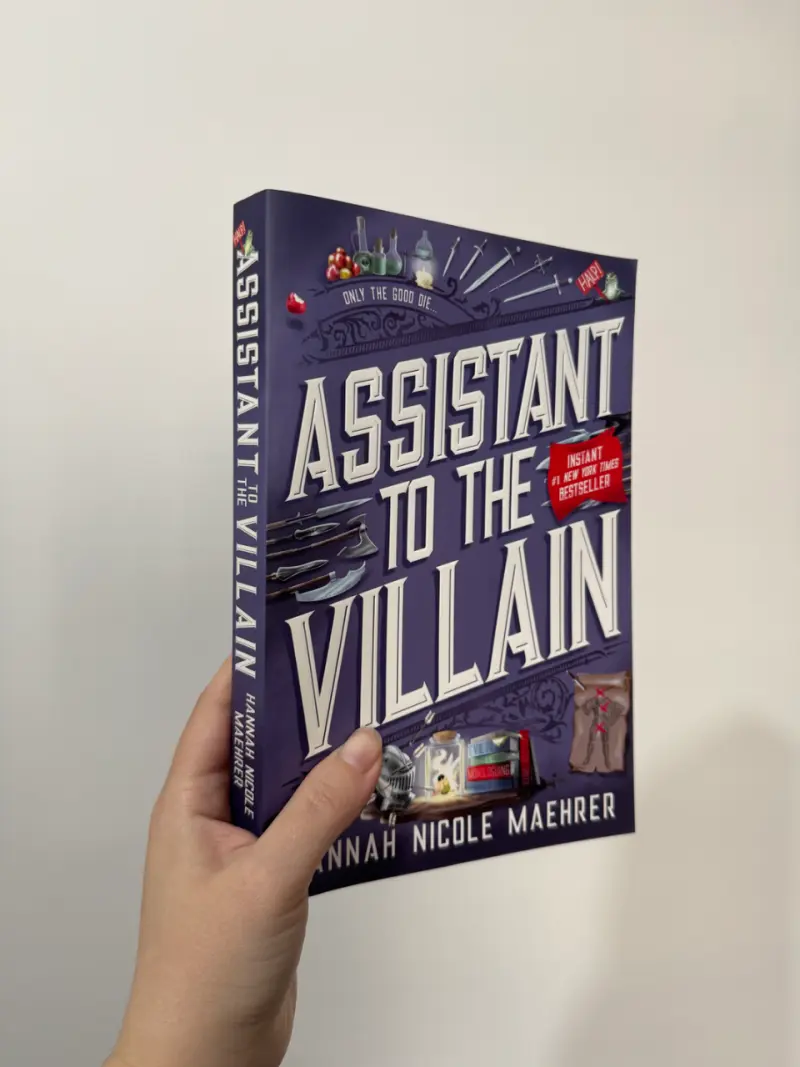 Libro 'Assistant to the Villain' de Hannah Nicole Maehrer