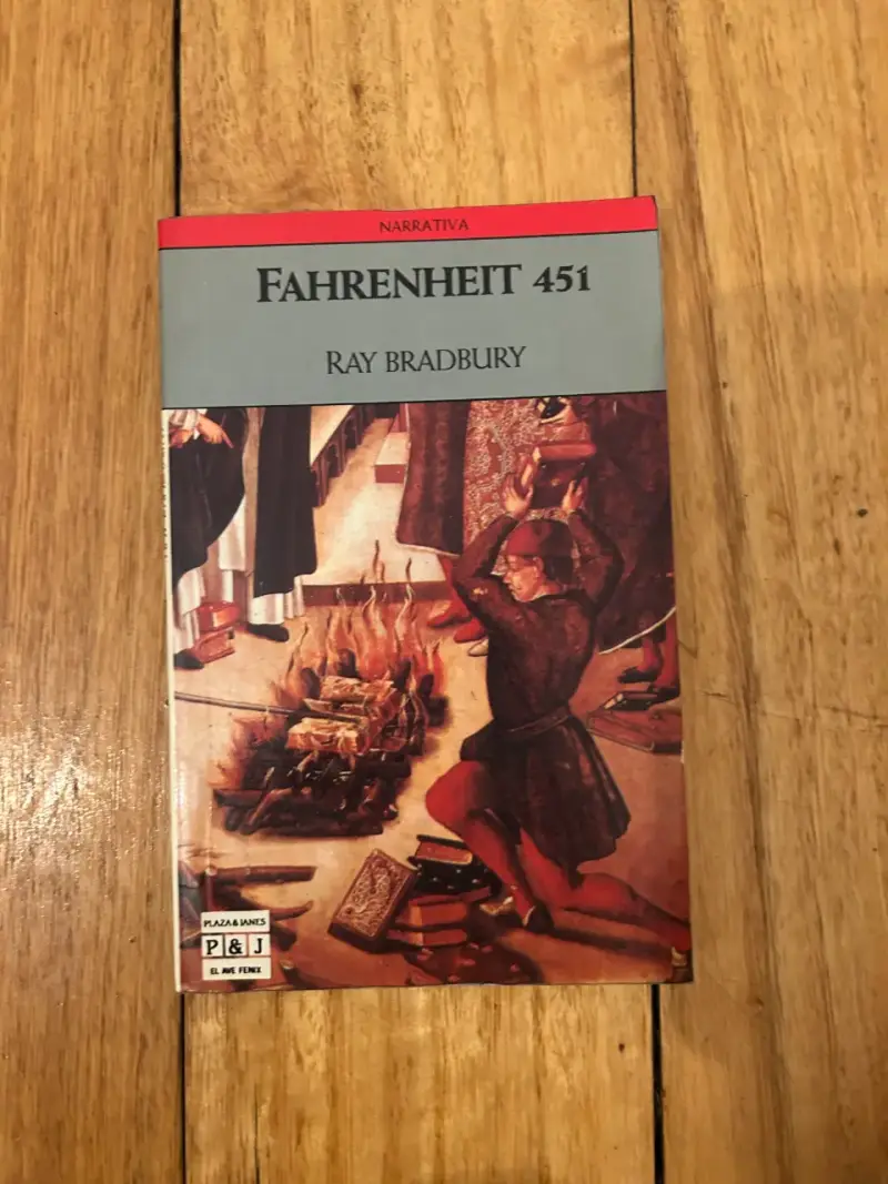 Libro Fahrenheit 451 de Ray Bradbury