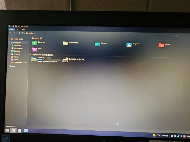 Computador All-in-One HP con teclado y mouse - 3