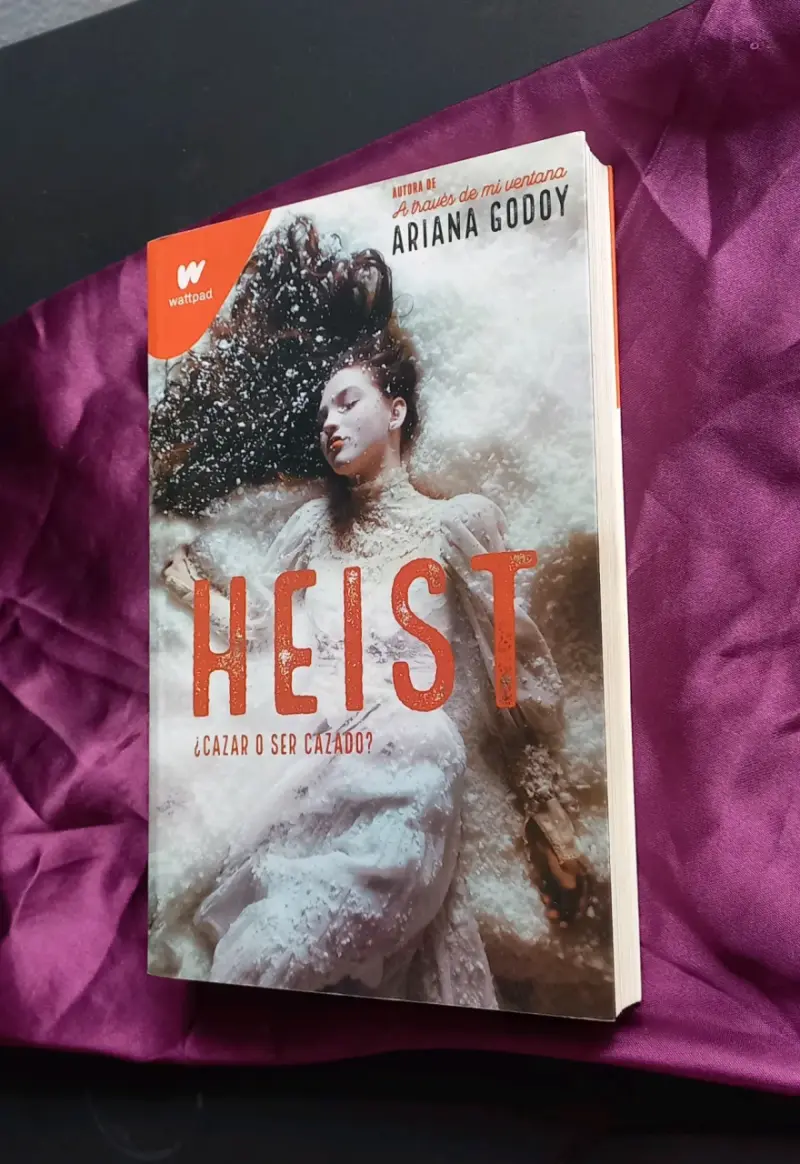 Libro 'Heist' de Ariana Godoy - 2