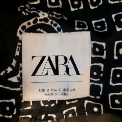 Chaqueta bomber estampada en blanco y negro - miniatura 2