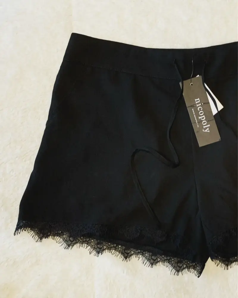 Shorts negros con encaje Nicopoly - 2