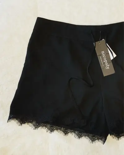 Shorts negros con encaje Nicopoly - miniatura 2
