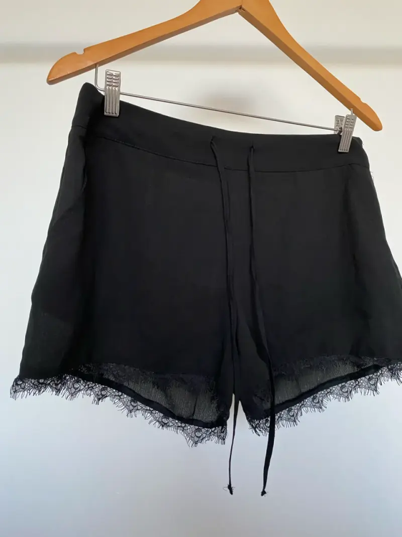 Shorts negros con encaje Nicopoly - 3
