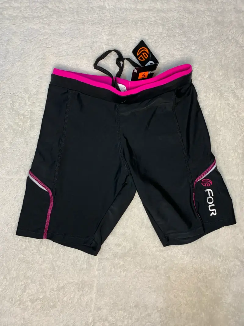 Calzas deportivos negros con detalles rosados - 2