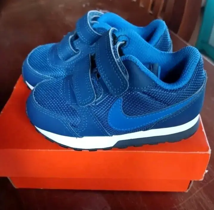 Zapatillas deportivas azules para niños con velcro - 3