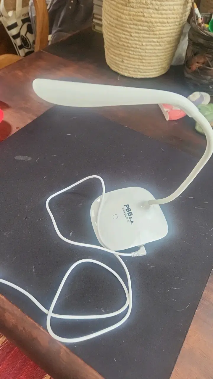 Lámpara LED flexible de escritorio