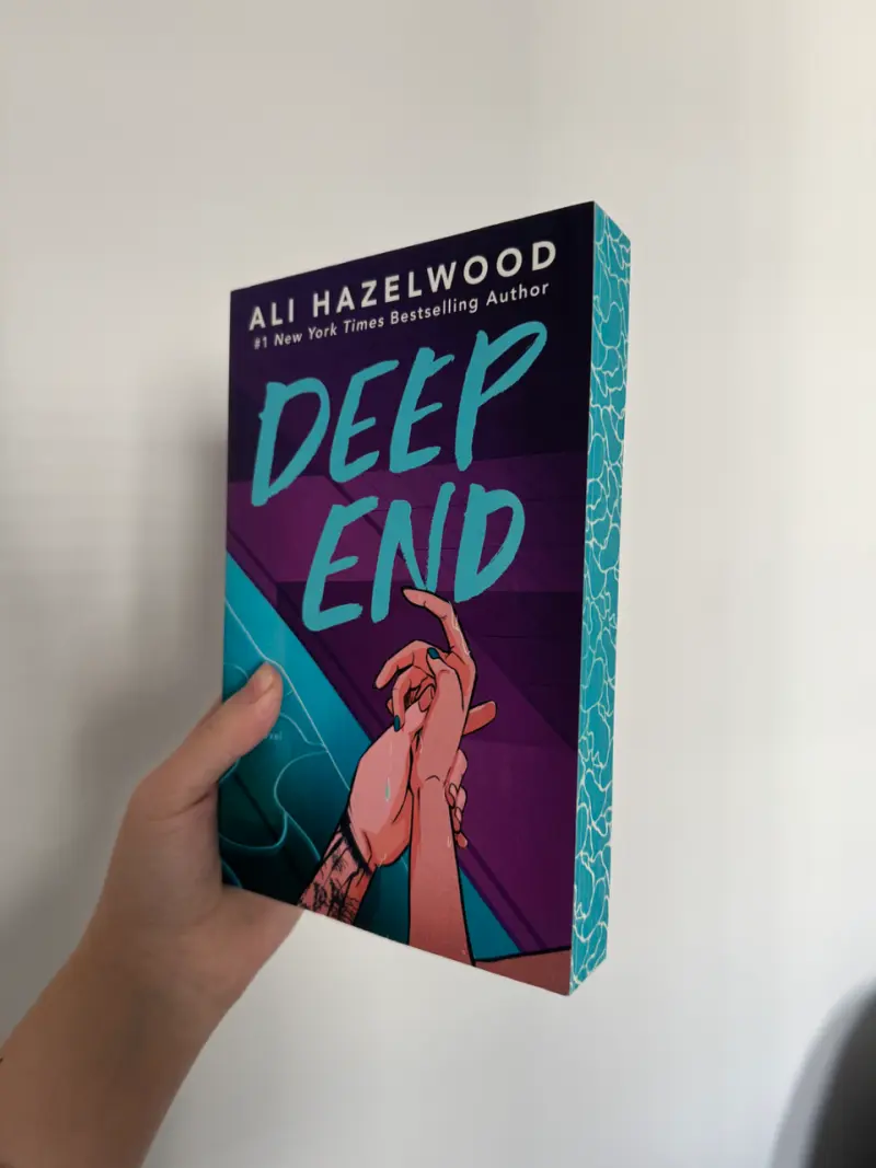 Libro 'Deep End' de Ali Hazelwood