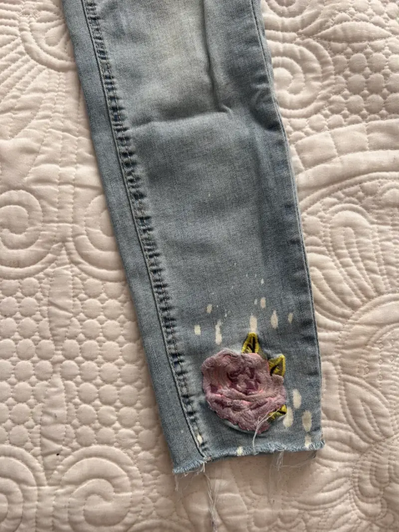 Jeans de mujer talla 38 con bordado floral  desgas - 4