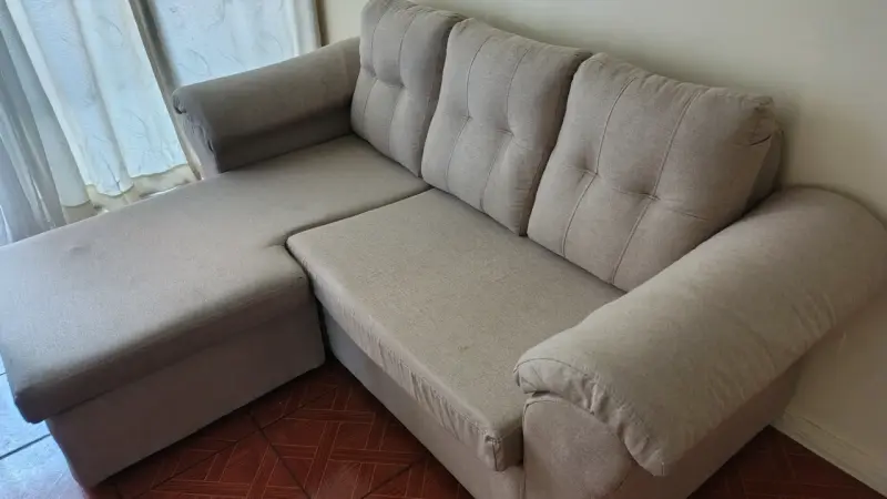 Sofá beige claro en buen estado - 2