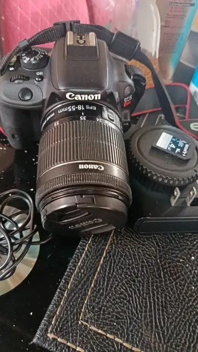 Cámara Canon EOS Rebel T6 con lente y accesorios - miniatura 3