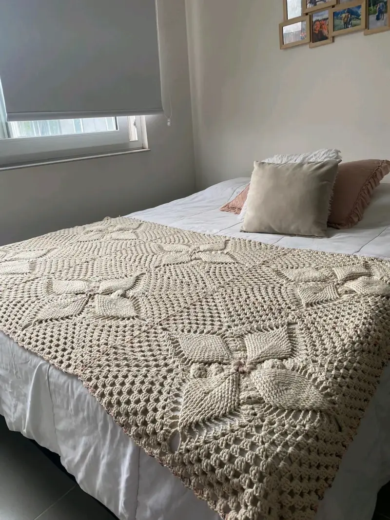 Piecera tejida a crochet beige para cama 2 plazas - 5