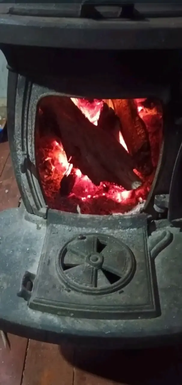 Estufa a leña de hierro fundido con cañones - 1