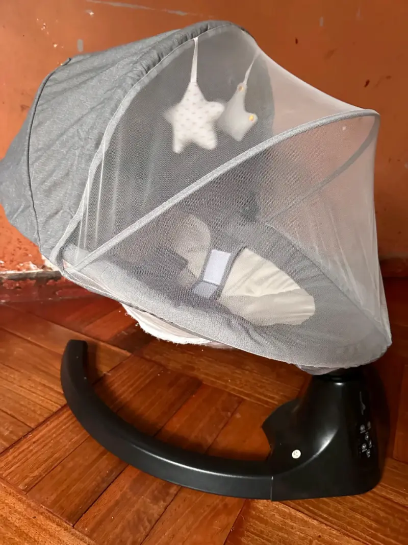 Silla mecedora para bebé con juguetes colgantes - 3