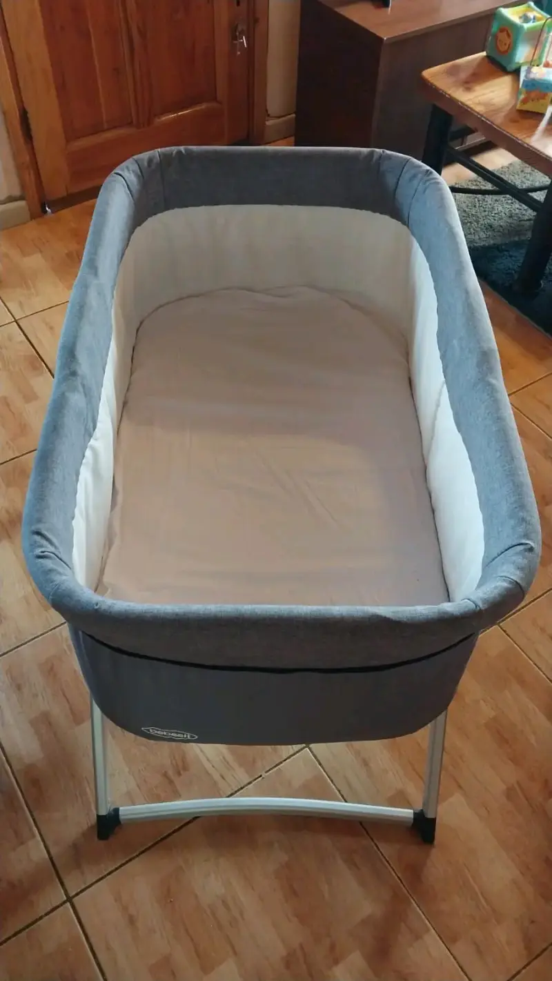 Cuna moises colecho para bebé gris en buen estado - 1