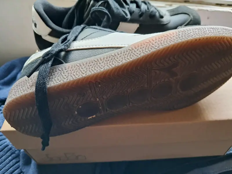 Zapatillas deportivas negras con detalle blanco - 3