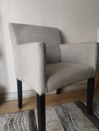 Sillones grises de tela con patas de madera - miniatura 2