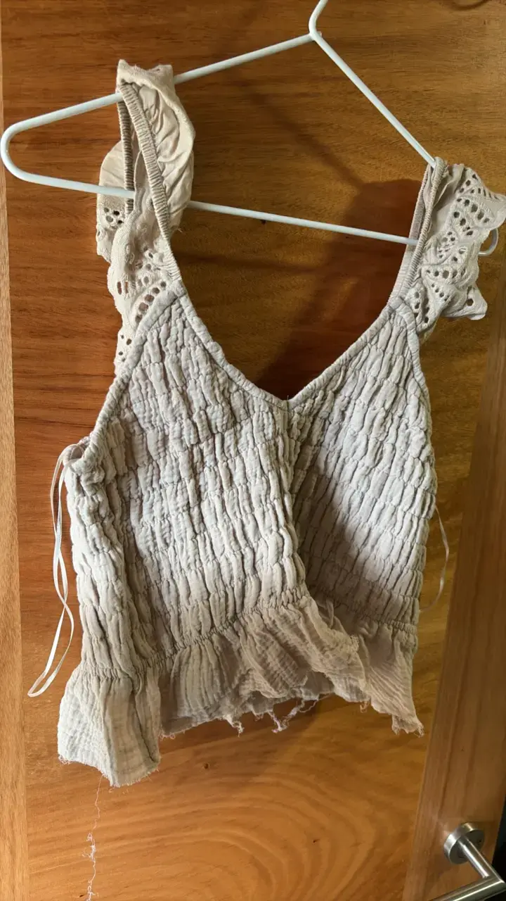 Blusa beige de algodón orgánico con volantes - 2