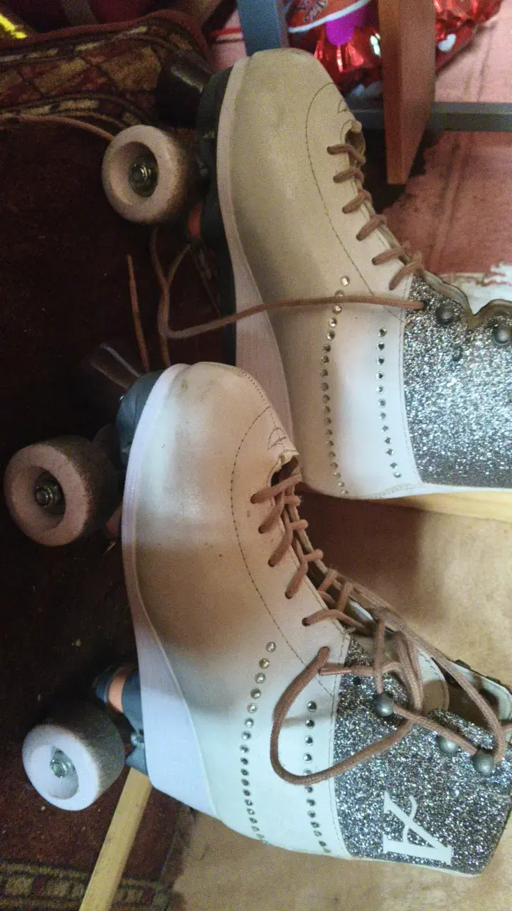 Patines de cuatro ruedas con diseño brillante - 2