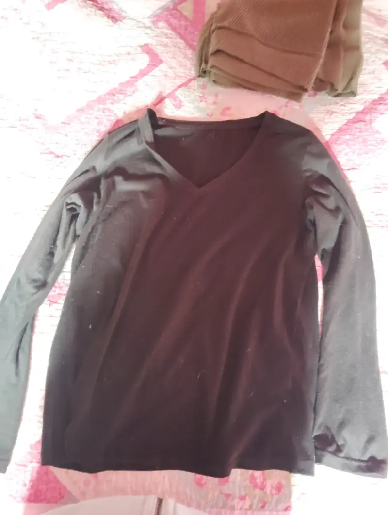 Polera negra de manga larga para mujer