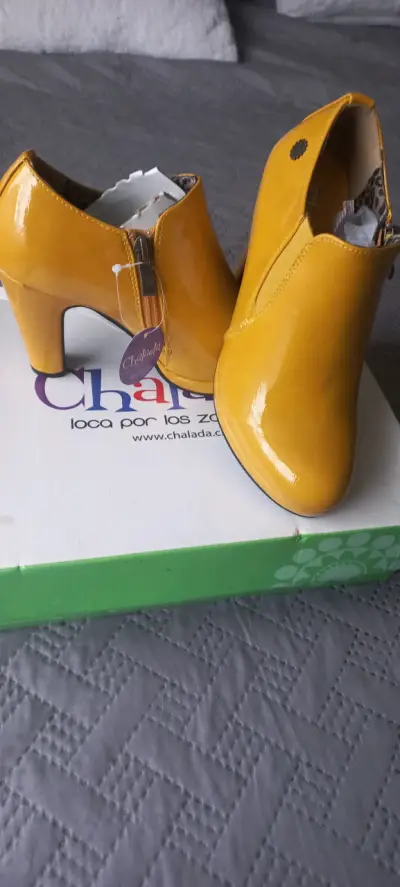 Botines amarillos de charol con tacón Chaladá - miniatura 1